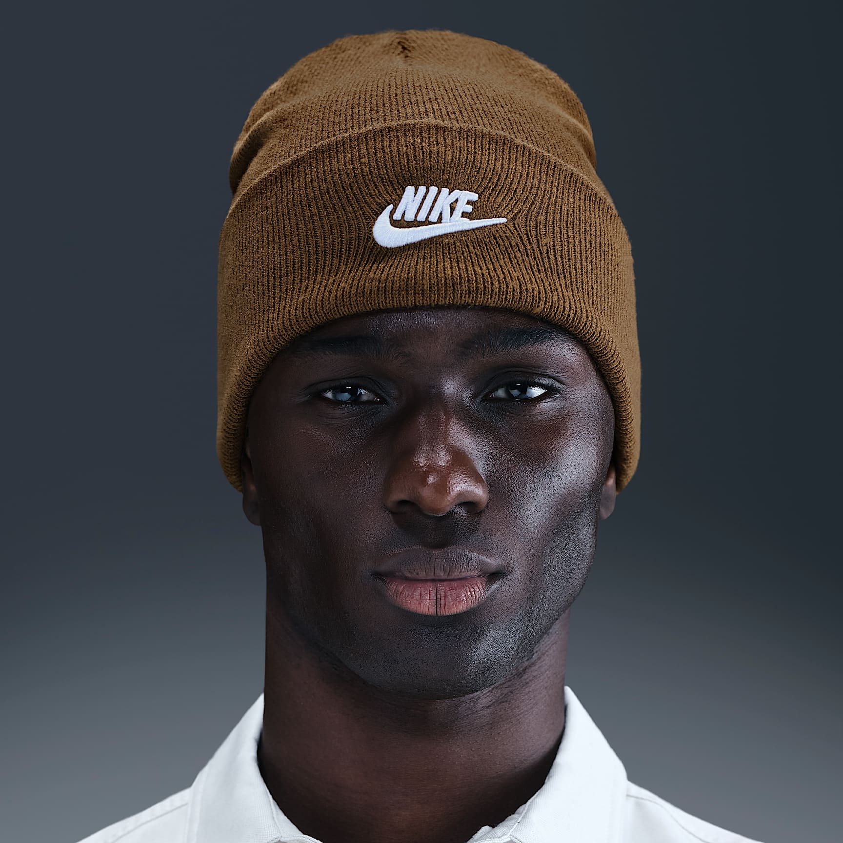 @☆ 　SOL Spread Heart Beanie Nike Peak Futura Beanie. Nike.com